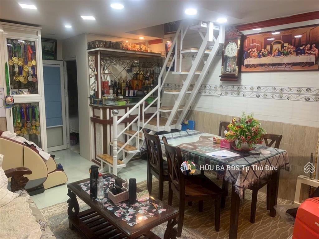 150m2 ngang 10m. sổ hồng vuông vức khu dân cư giá 8,2 tỷ. đang ở và cho thuê 25tr/1th