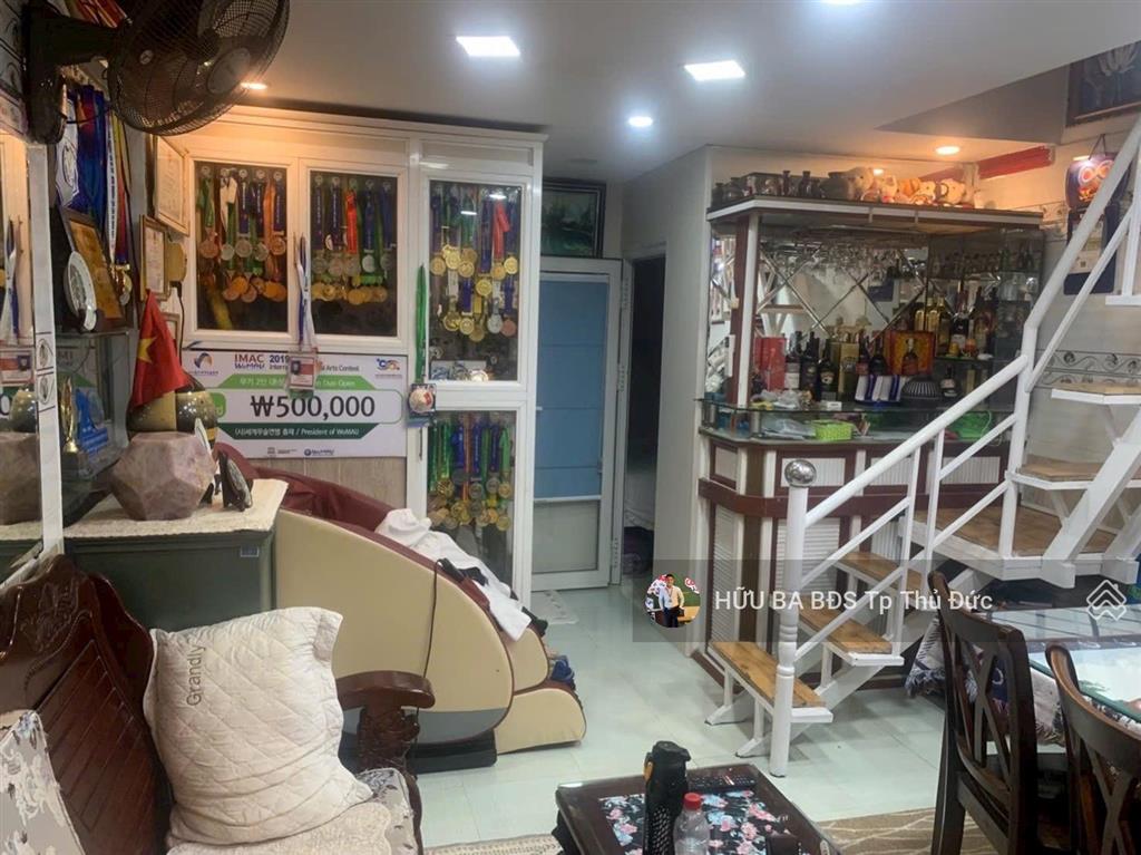 150m2 ngang 10m. sổ hồng vuông vức khu dân cư giá 8,2 tỷ. đang ở và cho thuê 25tr/1th