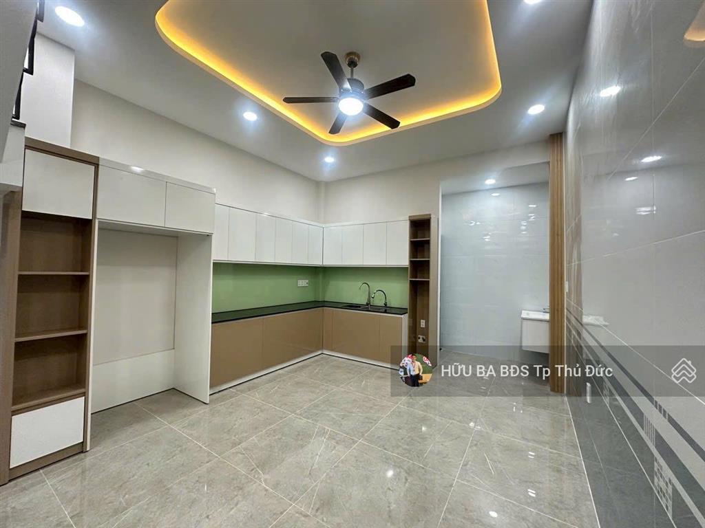 Nhà 3 tầng 4 phòng ngủ, 4 wc, nhà đã hoàn công, nhà ngay chợ long trường