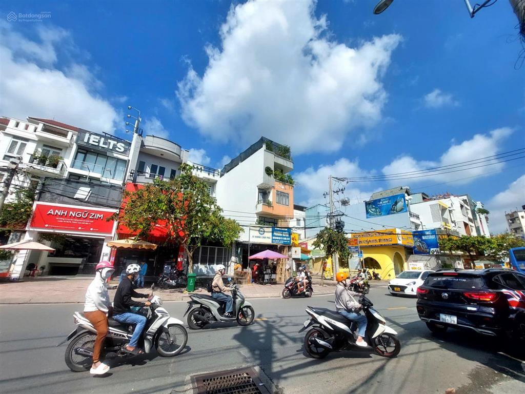 Chủ cần bán gấp mt kinh doanh hoàng diệu 2, dt 110 m2 nhà đang cho thuê 35 tr/1th. sổ riêng