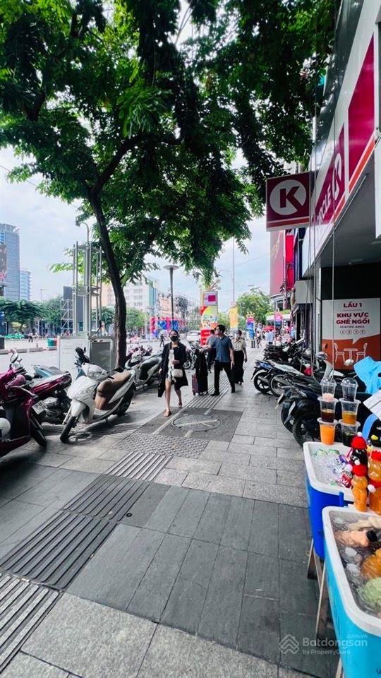 Căn hộ 1 phòng ngủ, tầng 8, ngay trung tâm quận 1, dtsd 35m2, chỉ 3 tỷ 2 (thương lượng)