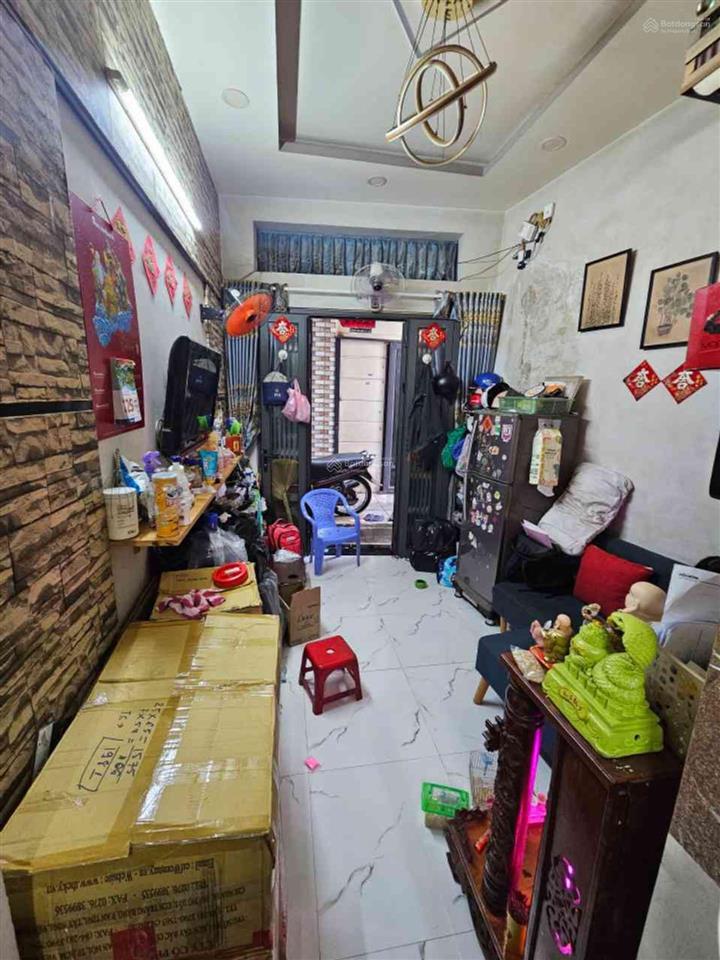 Chỉ 1 tỷ 99  nhà 2 tầng  18m2 ngay bà hom, quận 6, gần vòng xoay phú lâm