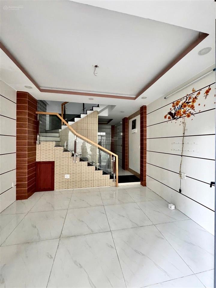 Nhỉnh 4 tỷ  35m². 3 tầng ở ngay, hẻm 3.5m tân hòa đông, gần cc summer square