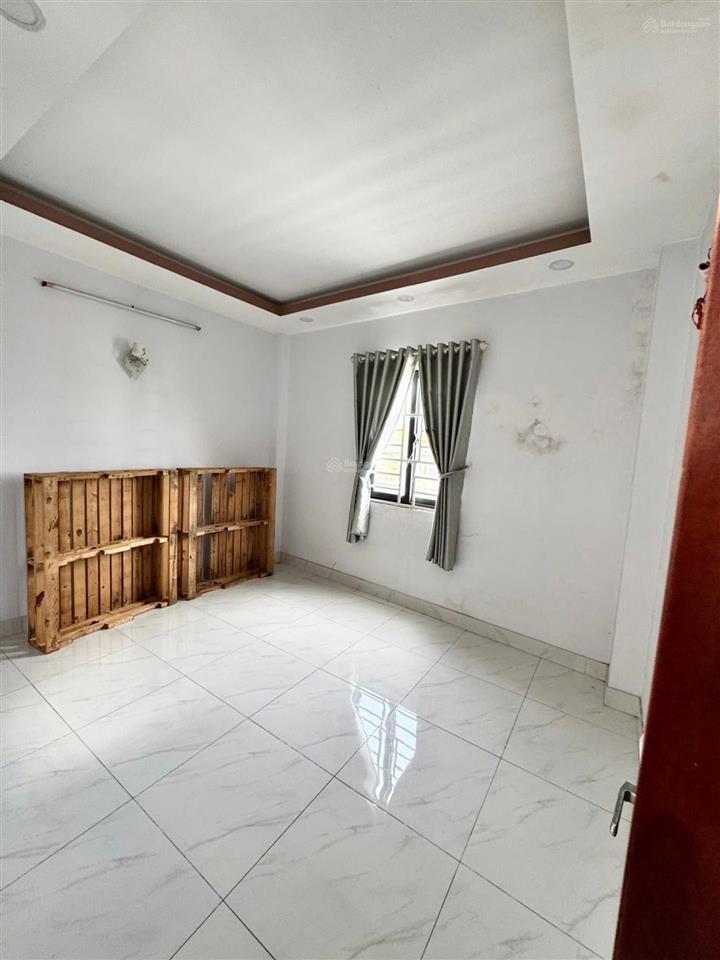 Nhỉnh 4 tỷ  35m². 3 tầng ở ngay, hẻm 3.5m tân hòa đông, gần cc summer square