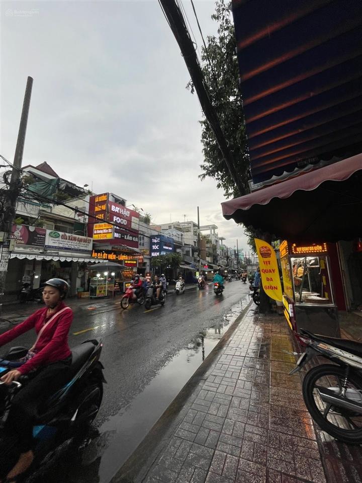 Ngay vòng xoay phú lâm, quận 6  nhà nát 60m2 chỉ 6tỷ5 (thương lượng)
