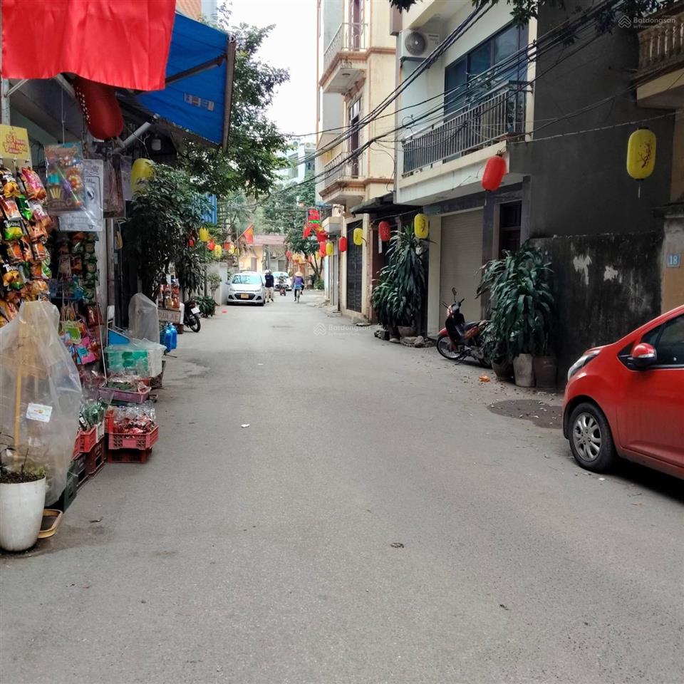 Bán đất tặng nhà c4 hai thoáng khuôn vàng thước ngọc