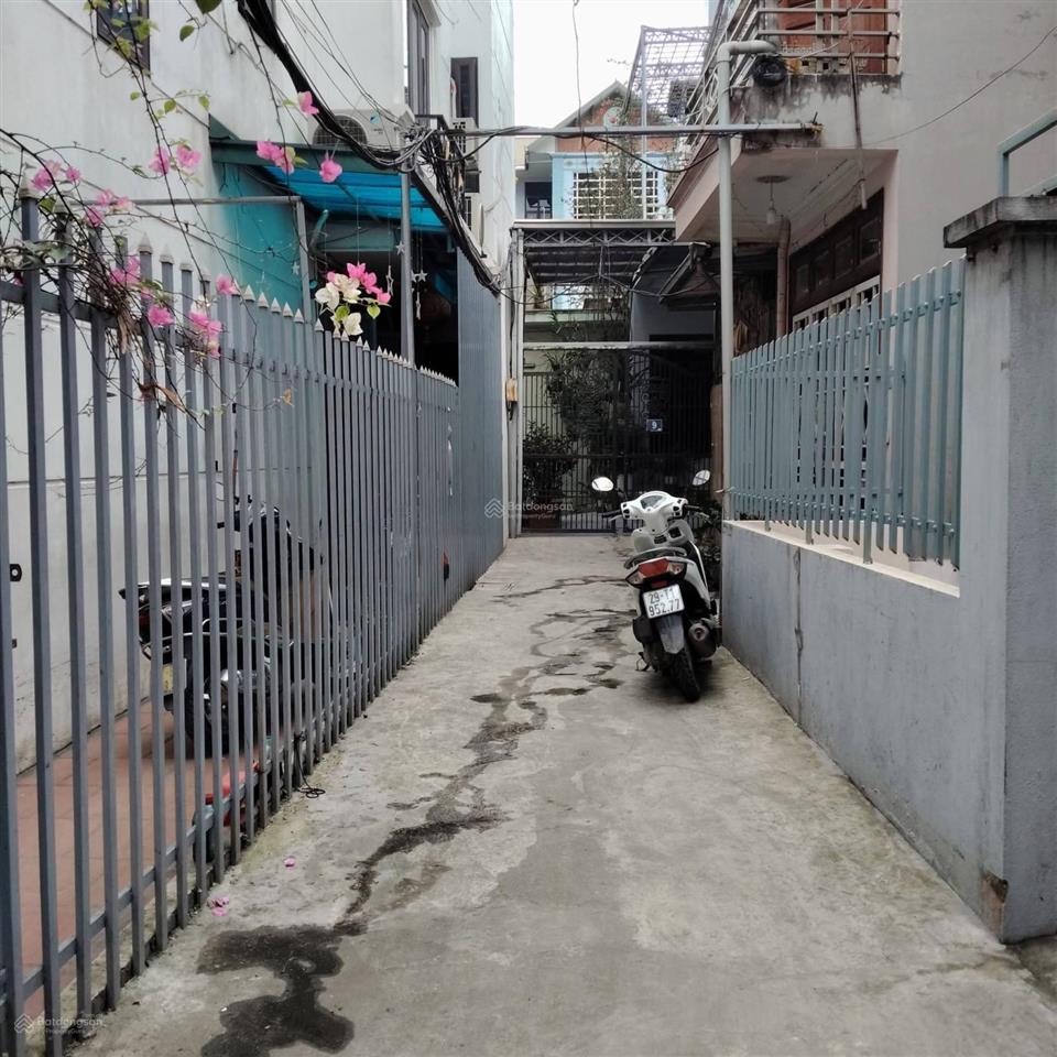 Bán đất tặng nhà c4 hai thoáng khuôn vàng thước ngọc