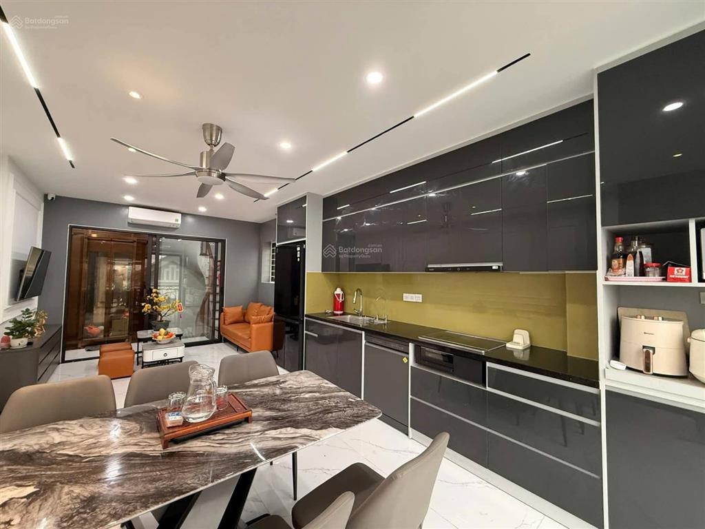 Nhà tây mỗ dt 50m 5 tầng thang máy full nội thất