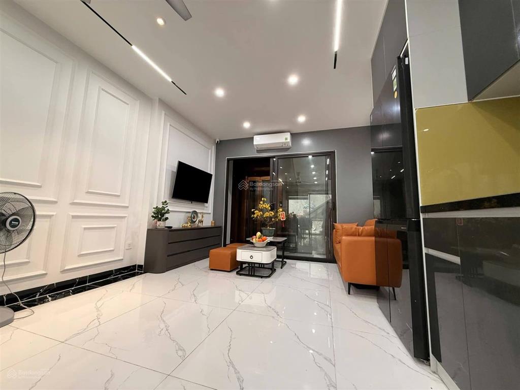 Nhà tây mỗ dt 50m 5 tầng thang máy full nội thất