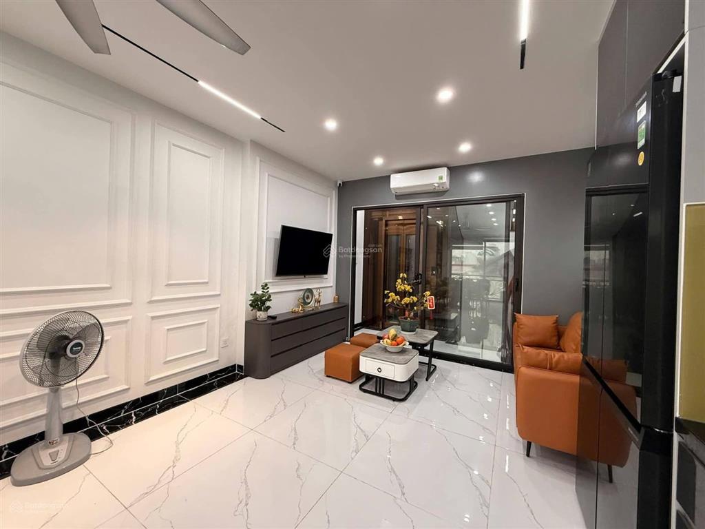 Nhà tây mỗ dt 50m 5 tầng thang máy full nội thất
