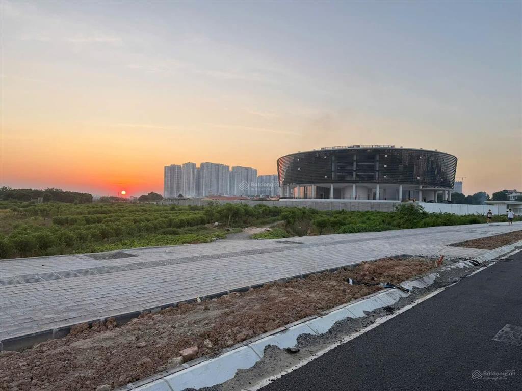 Bán đất tặng nhà, cạnh khu đô thị mới