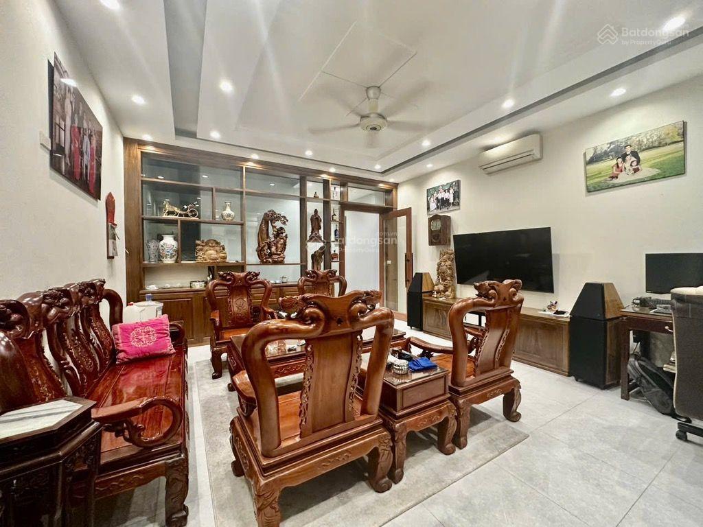 Chuyển công tác cần bán biệt thự sang trọng hiện đại full nội thất