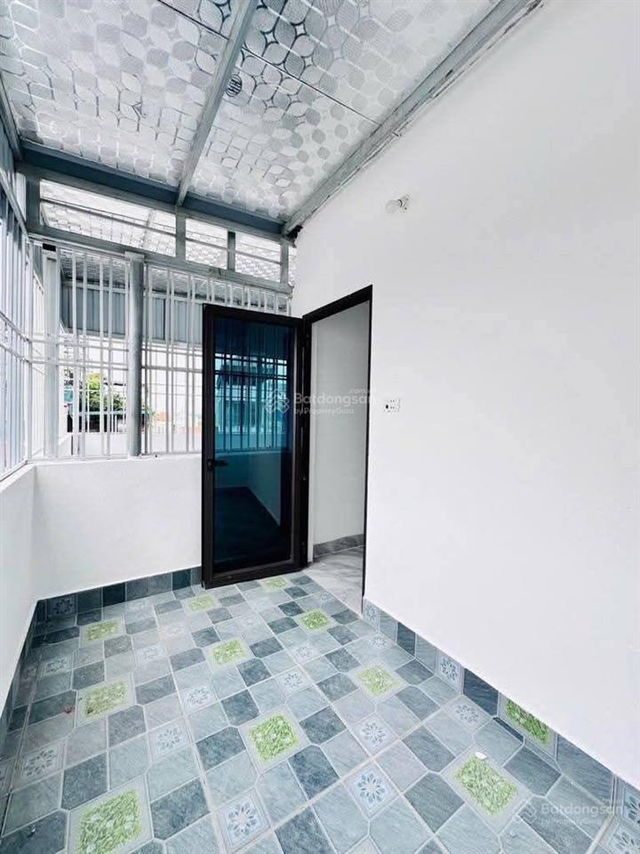 Nhà mới xây đẹp chắc chắn gần đại lộ thăng long