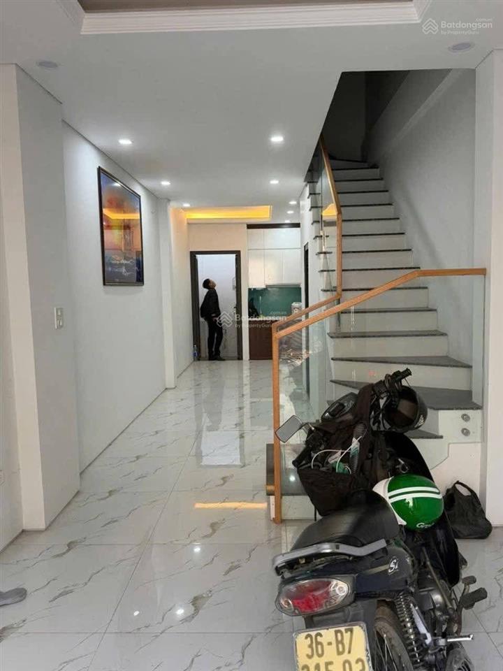 Nhà mới ở ngay ngõ nông thẳng, sổ đẹp không lỗi