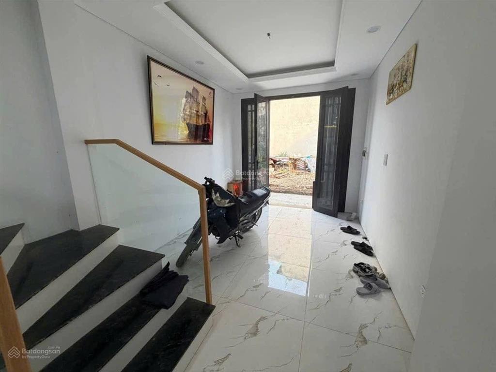 Nhà mới ở ngay ngõ nông thẳng, sổ đẹp không lỗi