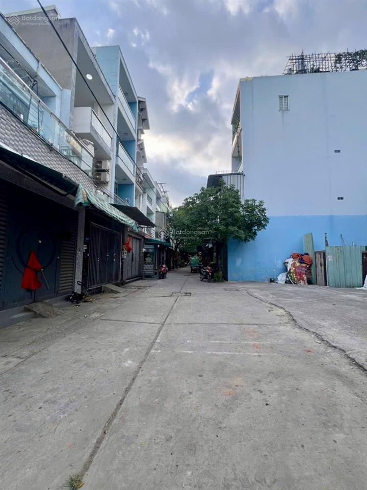 Bán nhà cấp 4 khu vực xây dựng 5 tầng  hẻm 6m  kế bên aeon tân phú  chỉ hơn 3 tỷ