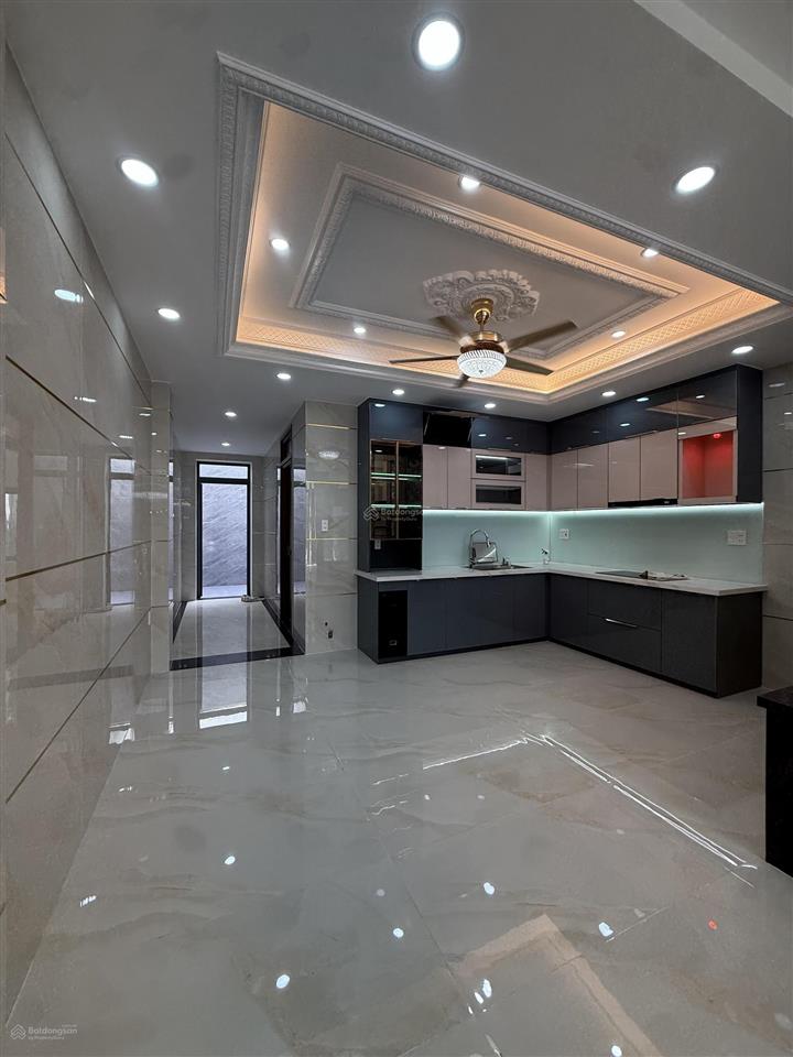 Siêu phẩm bình tân giáp tân phú đường nhựa 10m thông ngang 5m hiếm có 5 tầng hoành tráng hơn 8 tỉ