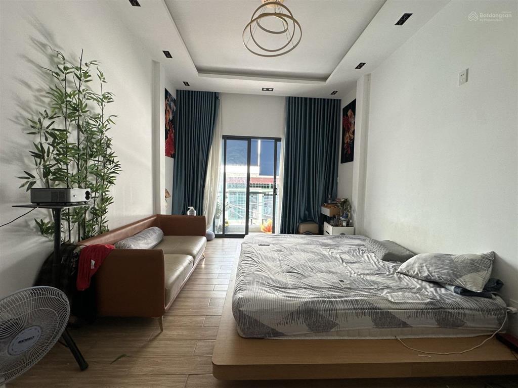 Bán nhà 3 tầng, 4pn hẻm xe hơi gần mt đường lê hồng phong quận 10
