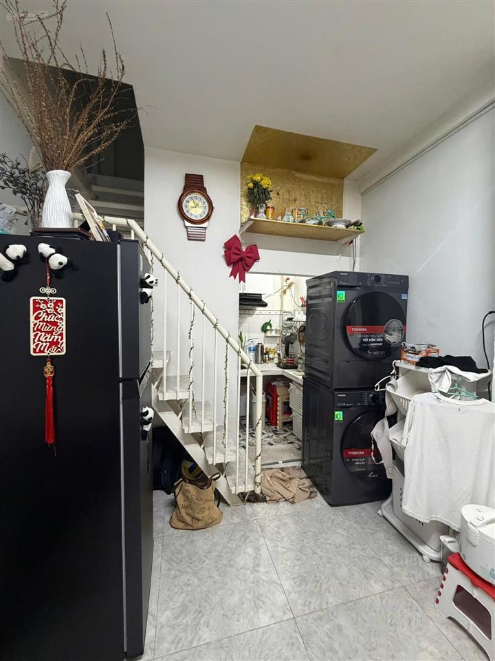 Bán nhà 2 tầng ngay trung tâm quận 10 giá chỉ 3 tỷ tl