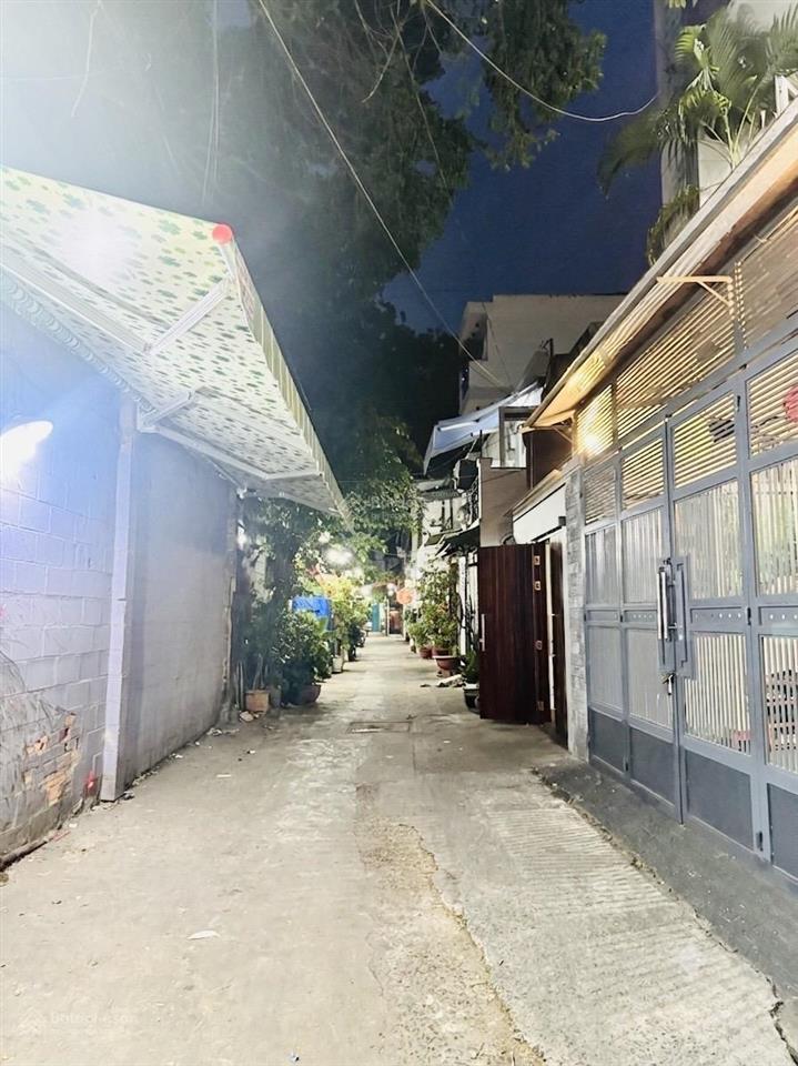 Bán nhà 2 tầng dt 40m2 ngay cư xá nguyễn trung trực đường 3/2 thông qua siêu thị vạn hạnh mall q10