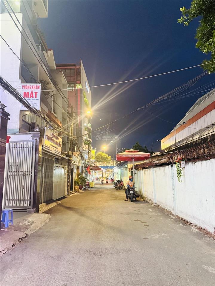 Bán nhà 2 tầng dt 40m2 ngay cư xá nguyễn trung trực đường 3/2 thông qua siêu thị vạn hạnh mall q10