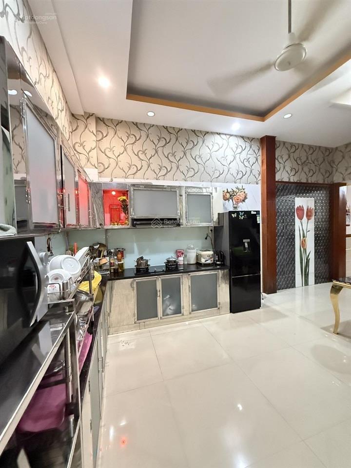 Bán nhà 4 tầng dt 4.3x14m phường 8 quận tân bình cách quận 10 chỉ 1km