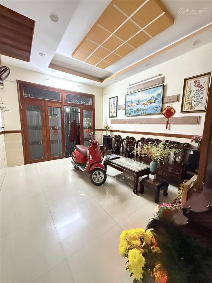 Bán nhà 4 tầng dt 4.3x14m phường 8 quận tân bình cách quận 10 chỉ 1km