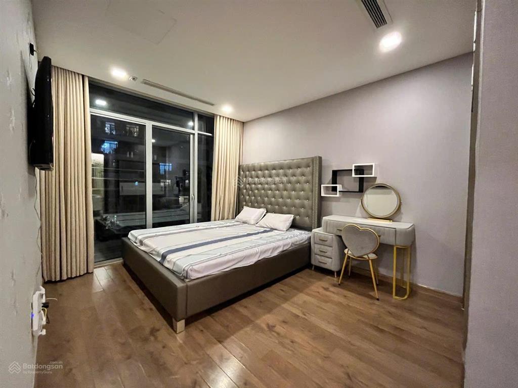 Cần cho thuê gấp căn hộ 2pn view sông  cc vinhomes central park đường nguyễn hữu cảnh, bình thạnh