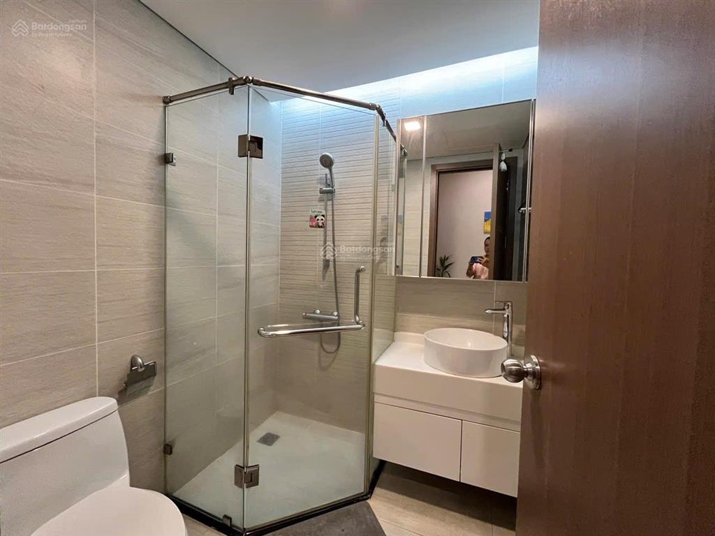 Cần cho thuê gấp căn hộ 2pn view sông  cc vinhomes central park đường nguyễn hữu cảnh, bình thạnh