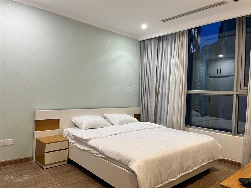 Mình cần cho thuê gấp 2pn diện tích lớn 80m2, giá chỉ 23 tr/tháng tại vinhomes central park