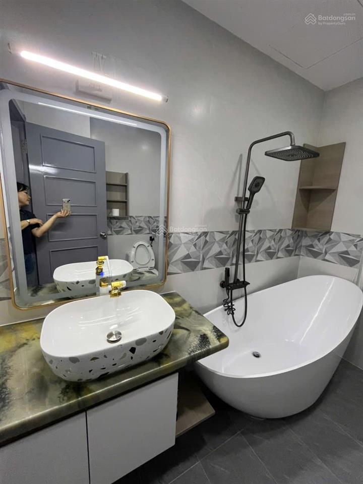 Bán căn hộ new saigon 3pn 121m2, view hồ bơi, giá 5,7 tỷ