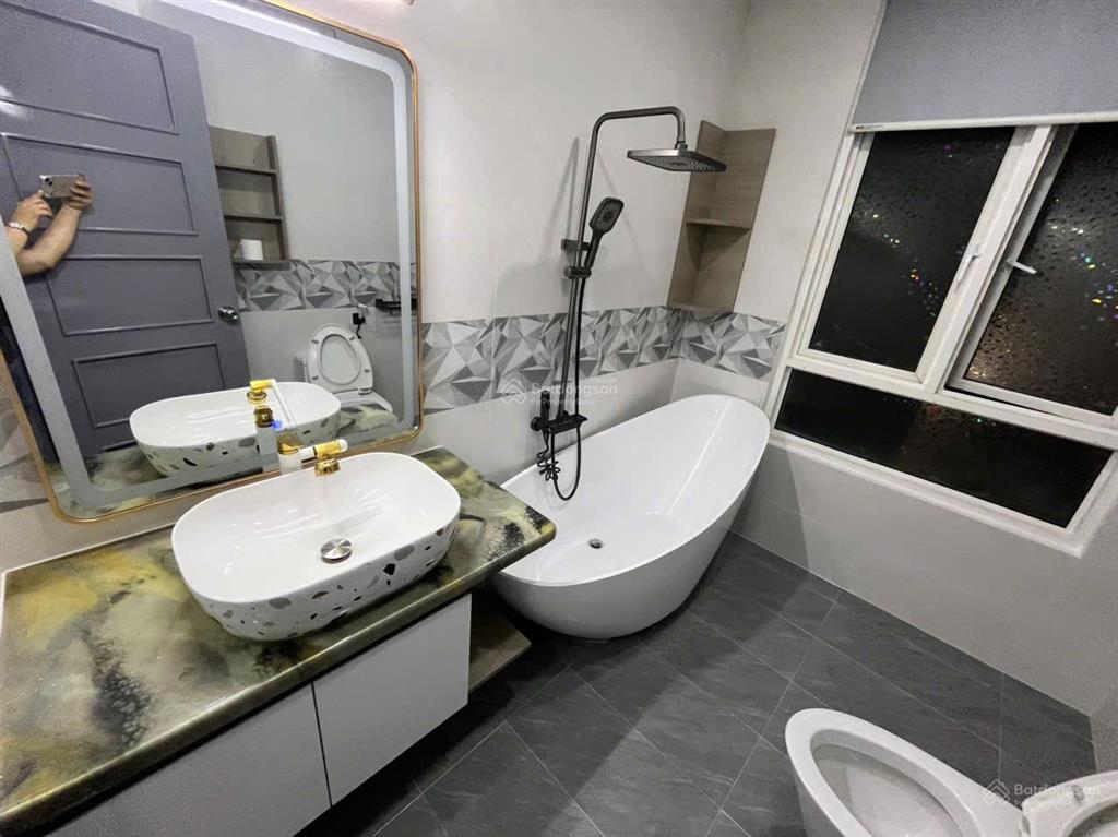 Bán căn hộ new saigon 3pn 121m2, view hồ bơi, giá 5,7 tỷ