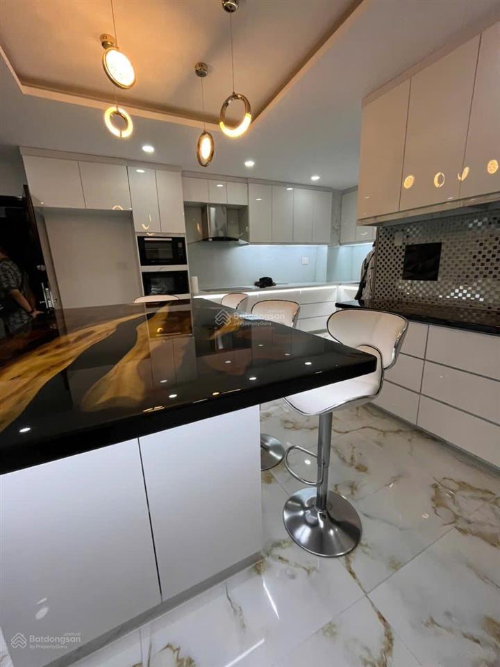 Bán căn hộ new saigon 3pn 121m2, view hồ bơi, giá 5,7 tỷ
