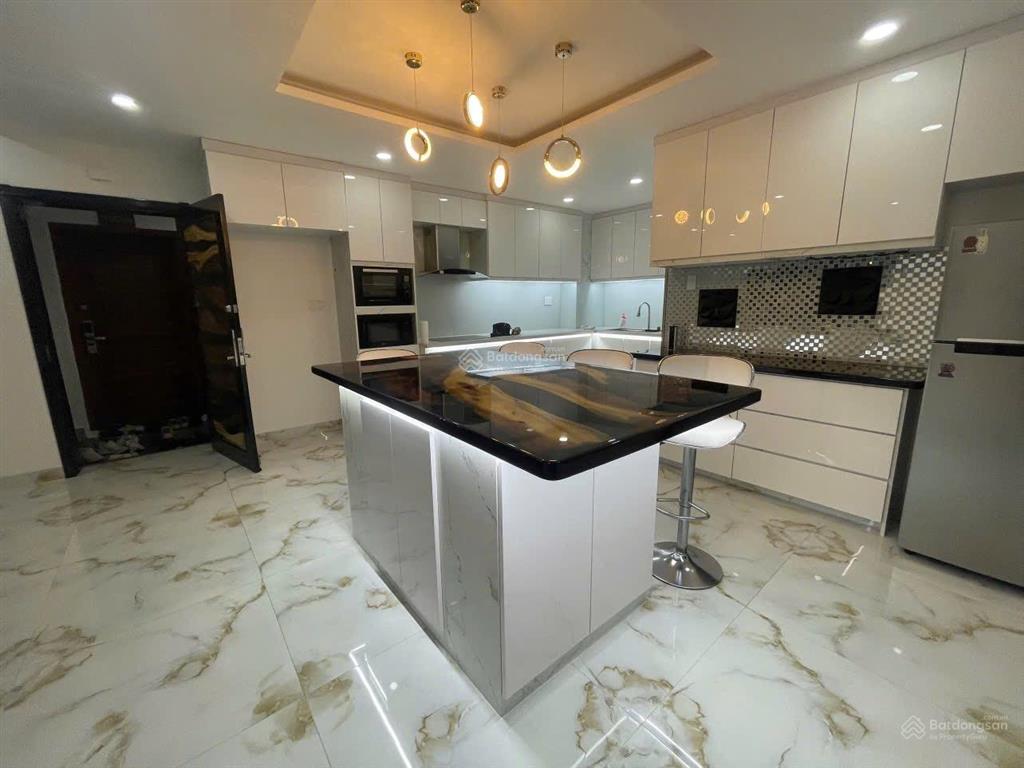 Bán căn hộ new saigon 3pn 121m2, view hồ bơi, giá 5,7 tỷ