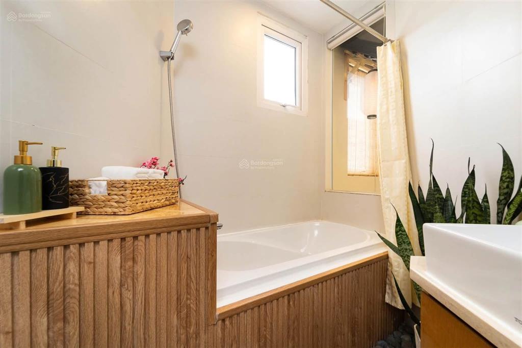 Cho thuê căn hộ 1pn 1 phòng khách, ban công rộng 50m