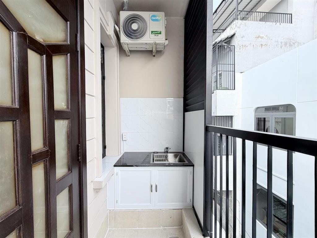 Mới 100% căn hộ tách bếp có ban công  cửa sổ thoáng fullnt gần phan xích long, phan đăng lưu