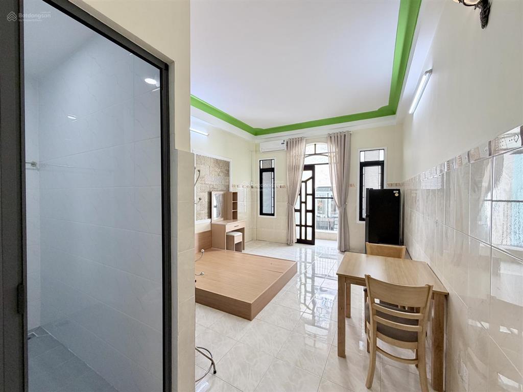 Mới 100% căn hộ tách bếp có ban công  cửa sổ thoáng fullnt gần phan xích long, phan đăng lưu