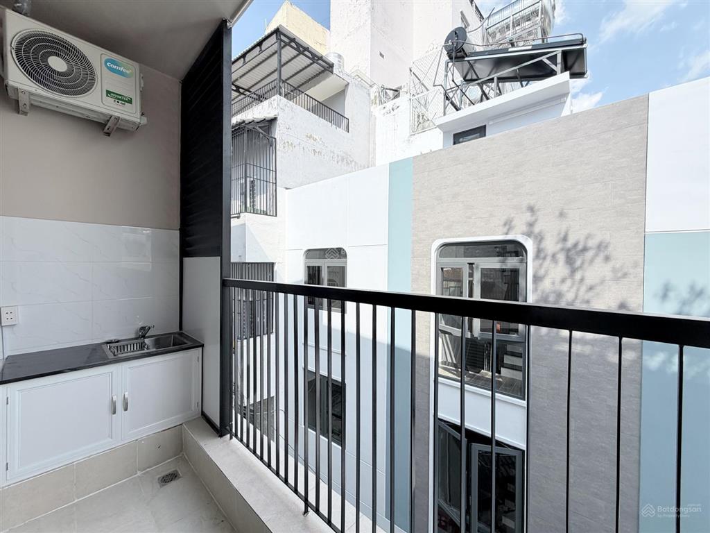 Mới 100% căn hộ tách bếp có ban công  cửa sổ thoáng fullnt gần phan xích long, phan đăng lưu