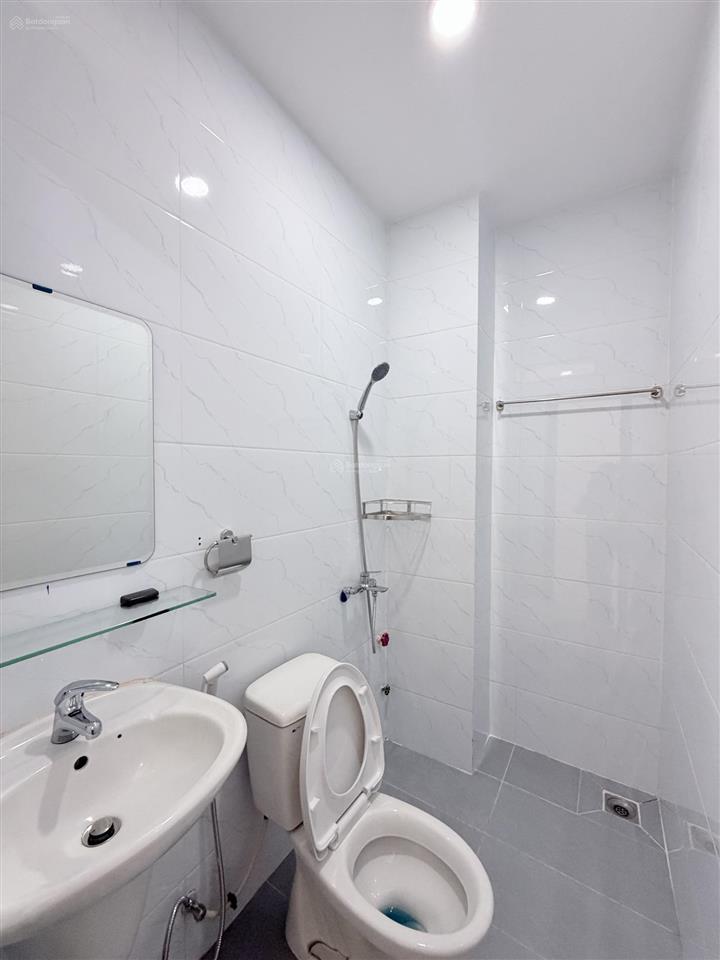 Mới 100% căn hộ tách bếp có ban công  cửa sổ thoáng fullnt gần phan xích long, phan đăng lưu