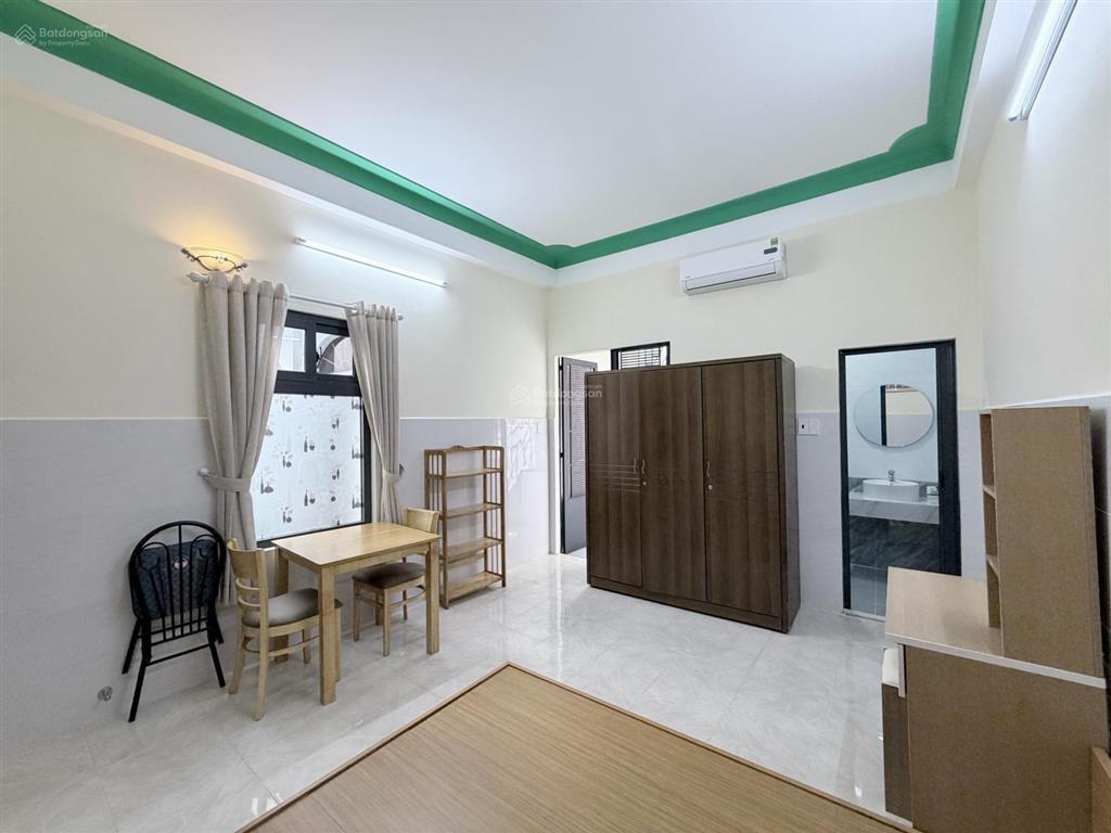 Căn hộ tách bếp có cửa sổ to thoáng mới 100% fullnt ngay công viên phú nhuận