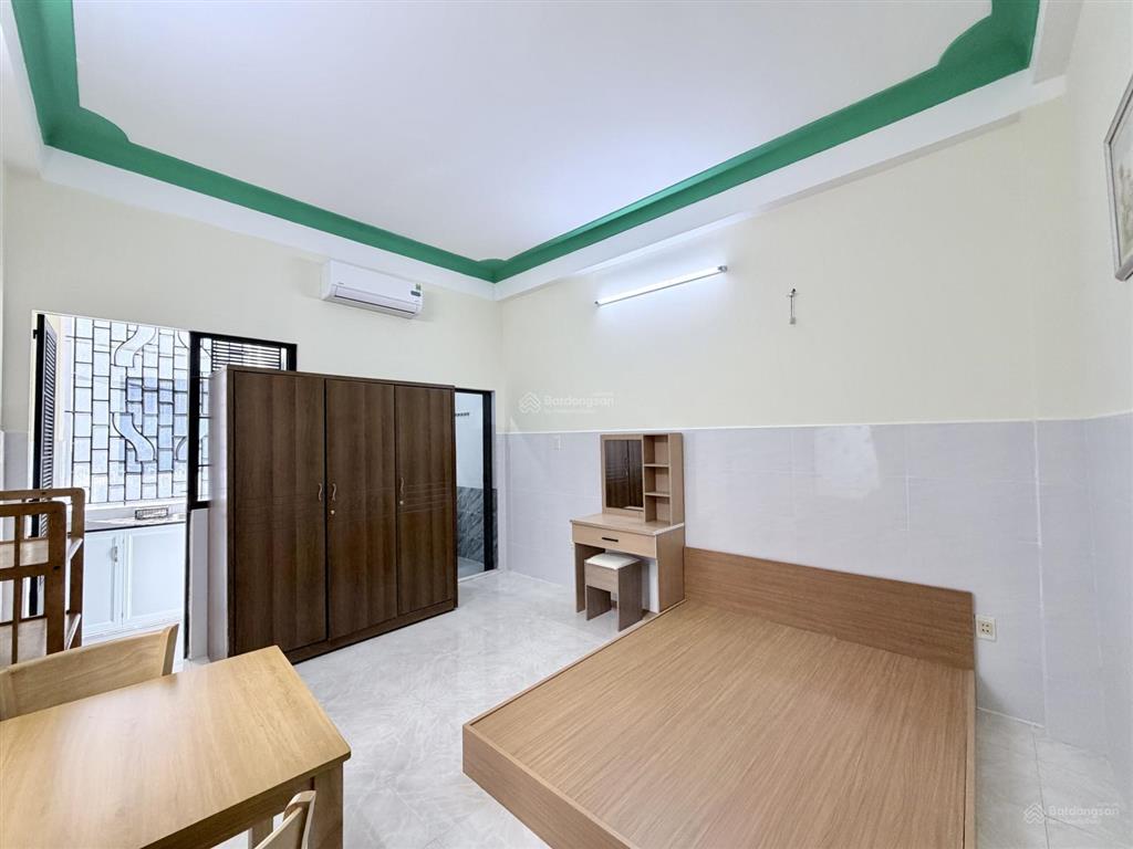 Căn hộ tách bếp có cửa sổ to thoáng mới 100% fullnt ngay công viên phú nhuận