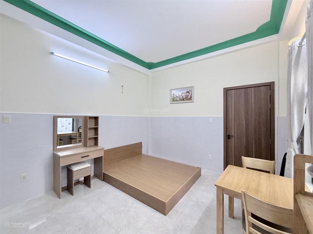 Căn hộ tách bếp có cửa sổ to thoáng mới 100% fullnt ngay công viên phú nhuận