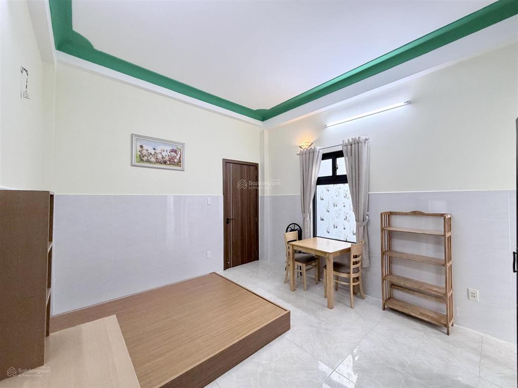 Căn hộ tách bếp có cửa sổ to thoáng mới 100% fullnt ngay công viên phú nhuận