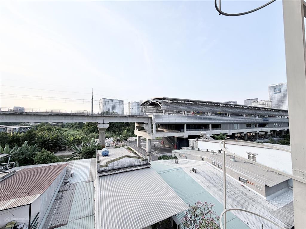 Phòng ban công  cửa sổ mới 100% full nt có thang máy gần ngay landmark, kế bên metro