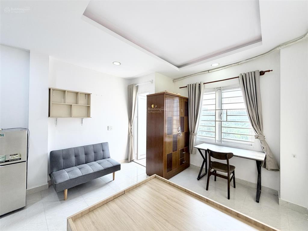 Phòng ban công  cửa sổ mới 100% full nt có thang máy gần ngay landmark, kế bên metro
