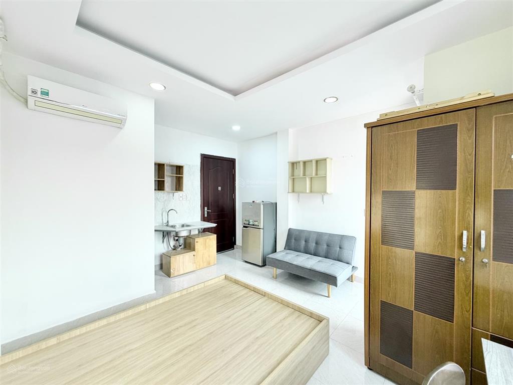 Phòng ban công  cửa sổ mới 100% full nt có thang máy gần ngay landmark, kế bên metro