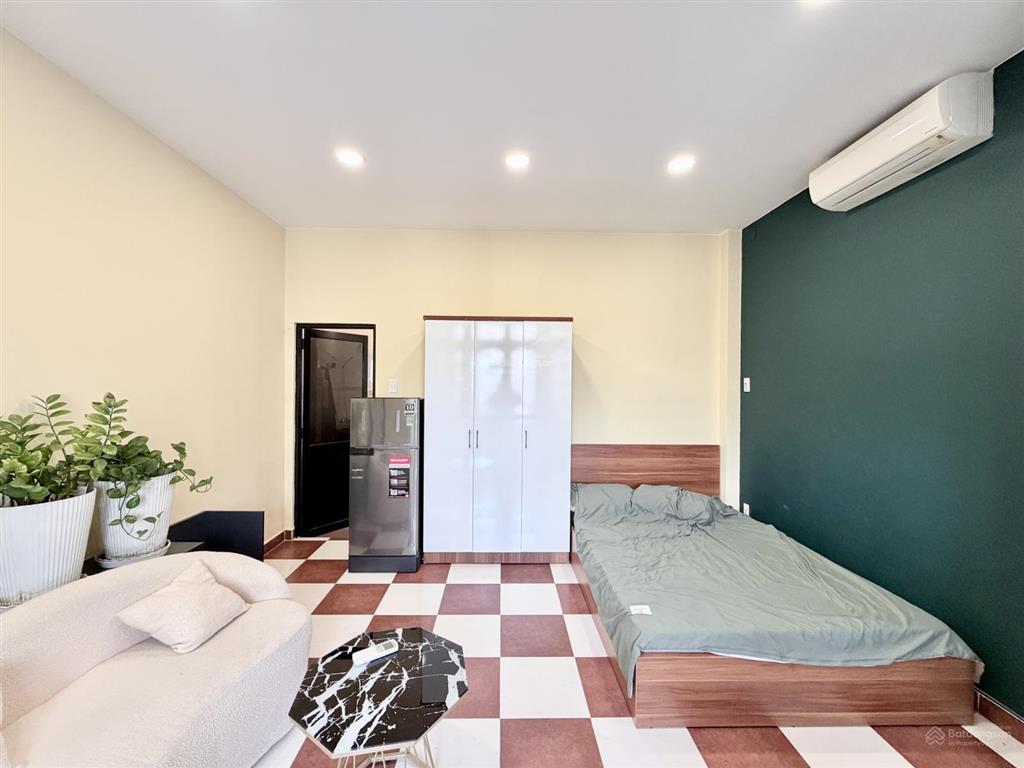 Căn hộ stu ban công 40m2 full nt mới keng rộng thoáng có máy giặt riêng giáp q. bình thạnh  q1