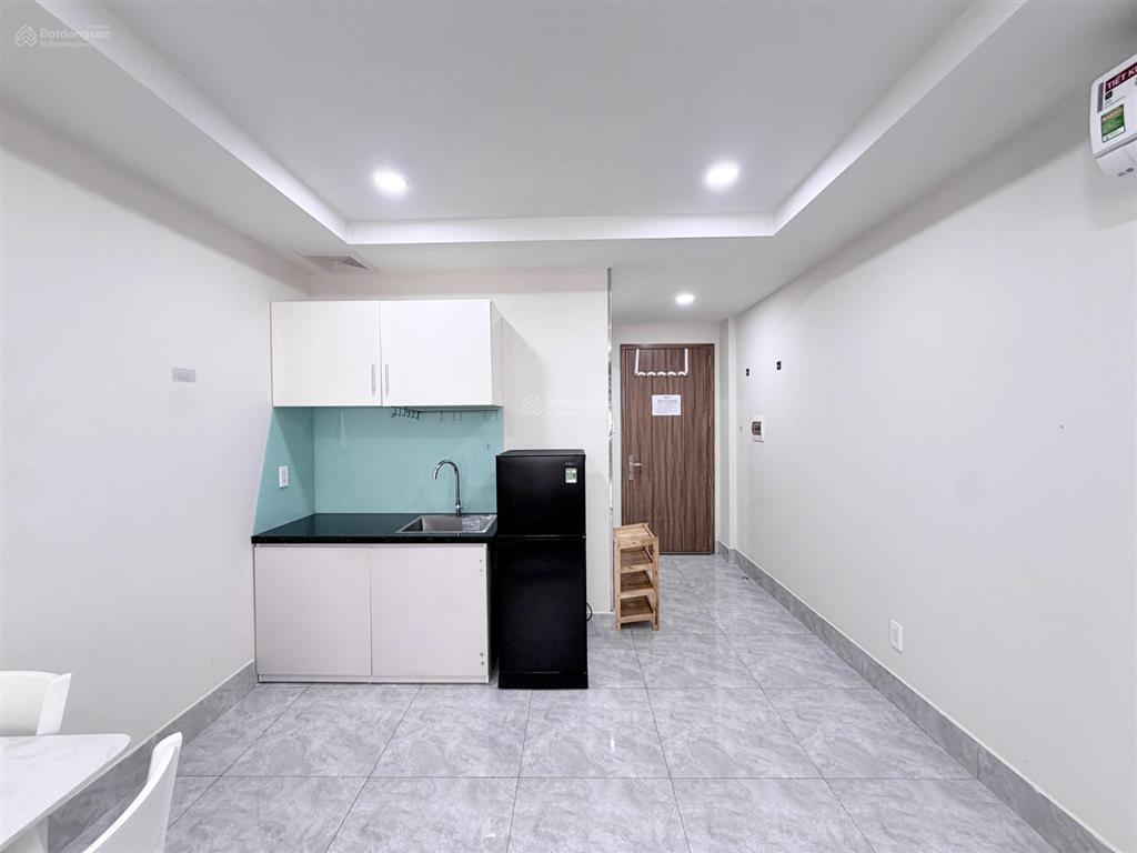 Căn hộ biệt thự 33m2 có cửa sổ to thoáng full nt, hẻm oto an ninh gần chợ bà chiểu