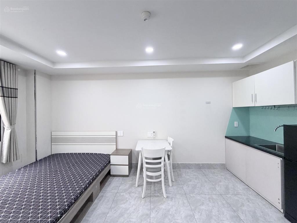 Căn hộ biệt thự 33m2 có cửa sổ to thoáng full nt, hẻm oto an ninh gần chợ bà chiểu