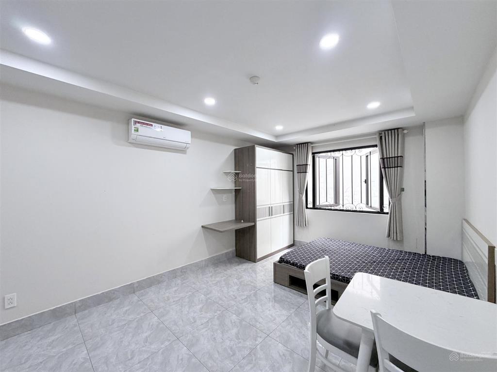 Căn hộ biệt thự 33m2 có cửa sổ to thoáng full nt, hẻm oto an ninh gần chợ bà chiểu